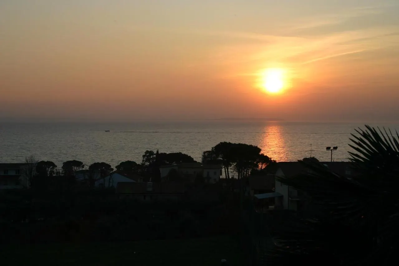 Ausblick Lazise Gardasee - Ferienhaus Mit Seeblick, Infinity Pool, Garten Und Garage